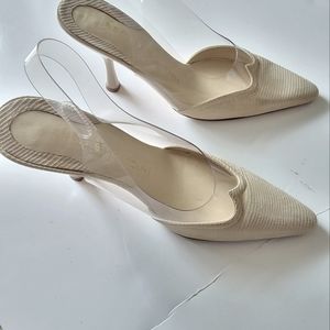 GORGEOUS RENE MANGINI PARIS. LIKE NEW BEIGE HEELS SIZE 5 1/2